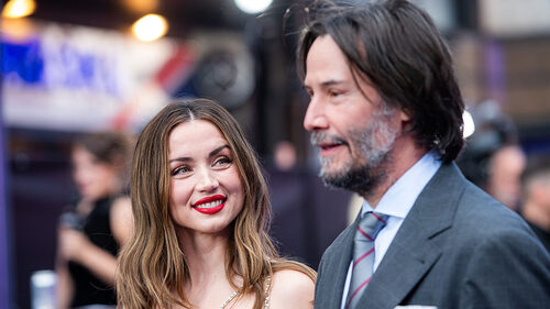 O Keanu Reeves είναι o ιππότης της Ana de Armas