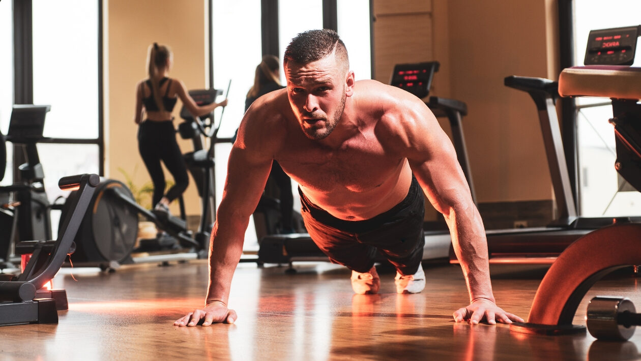 Το ρεκόρ σε push ups που δεν έχει σπάσει κανείς εδώ και 45 χρόνια