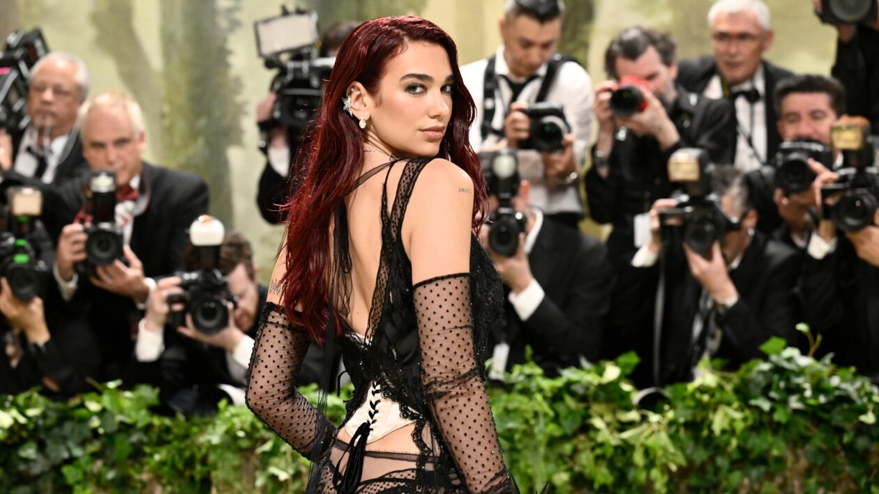 Η «Λέσχη Ανάγνωσης Service95» της Dua Lipa έρχεται στο Spotify