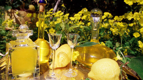 Limoncello: Το λαμπερό λικέρ που αξίζει να είναι στο σπίτι σου