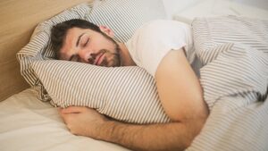 Πώς να αποκοιμηθείτε σε 2 λεπτά. Η μέθοδος βοήθησε τους στρατιώτες και θα λειτουργήσει και σε εσάς