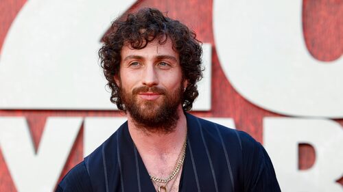 Ο Aaron Taylor-Johnson κάνει το μαλλί της “Αποκάλυψης” να μοιάζει σχεδόν αγγελικό