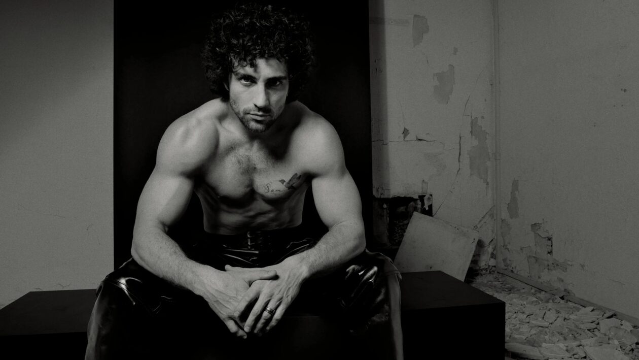 Ο Aaron Taylor-Johnson φλεξάρει στη νέα καμπάνια του Saint Laurent