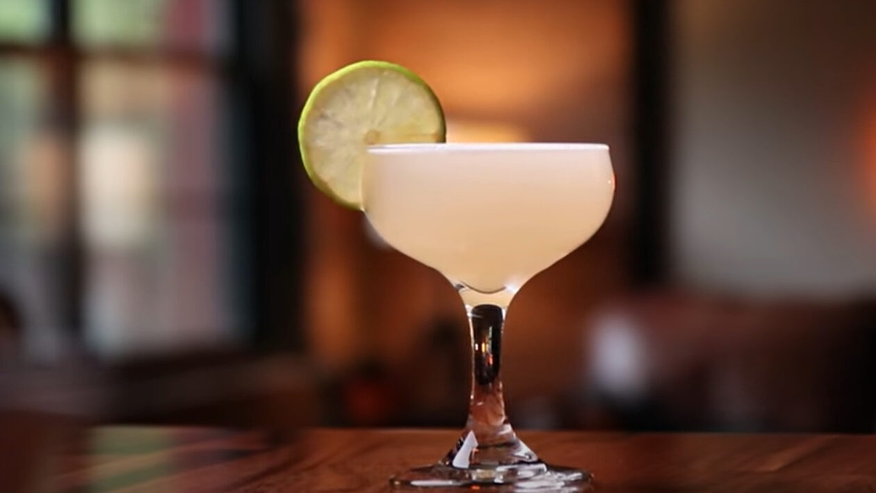 Hemingway Daiquiri: Η ιστορία και η συνταγή ενός εμβληματικού κοκτέιλ