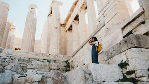 Σε άλλα νέα, Αγγλίδα τουρίστρια νομίζει ότι ο Παρθενώνας ακόμα χτίζεται