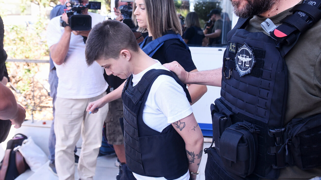 Η Ειρήνη Μουρτζούκου ομολόγησε και μια κοινωνία παρακολουθεί άφωνη