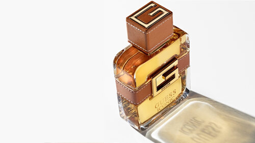 GUESS ICONIC fragrance For Men: Ένα νέο άρωμα για τον iconic traveler
