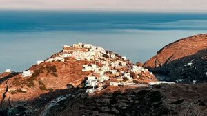 Ρωτήσαμε το ChatGPT ποιο είναι το ομορφότερο κυκλαδίτικο νησί