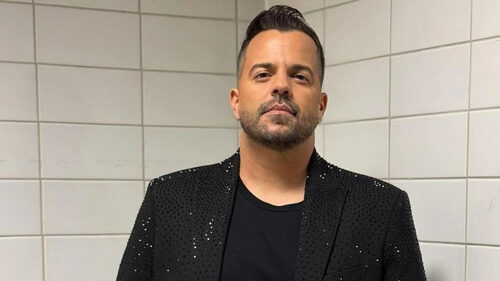 Ο Νίκος Απέργης έπαθε… Coldplay και προειδοποιεί τα παράνομα ζεύγη