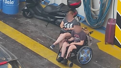 Ένα παιδί σε αναπηρικό αμαξίδιο έζησε την απόλυτη ταπείνωση γιατί απλώς ήθελε να πάει διακοπές