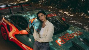 Η Dua Lipa σχεδίασε τη δική της Porsche και προφανώς έγινε viral