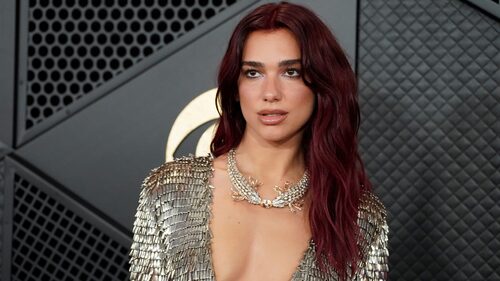 Η Dua Lipa περπάτησε στη λάσπη για να φτάσει στην κορυφή