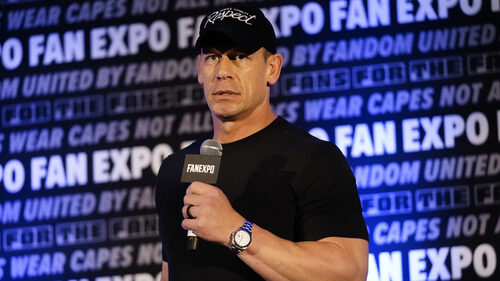 O John Cena πήγε στη Σαντορίνη και ένα ελληνικό φαγητό του έκλεψε την καρδιά