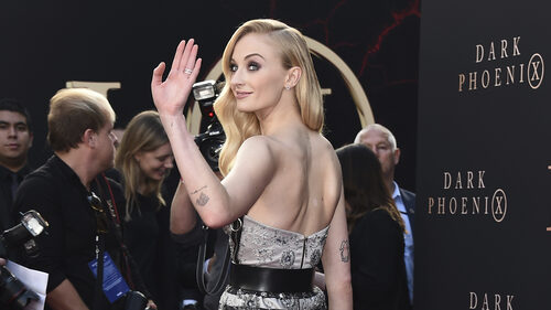 Ανακοινώθηκε η Sophie Turner ως Lara Croft και κάτι δεν μας κάθεται καλά