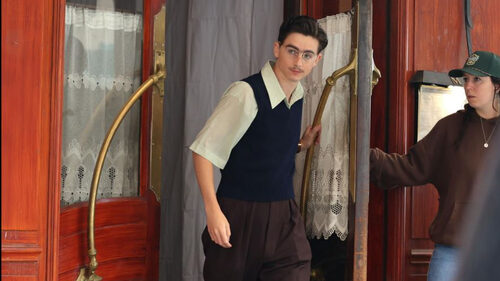 Ο Timothée Chalamet θέλει να κάνει το μονόφρυδο μόδα