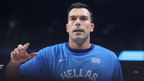 Χρυσό μετάλλιο καφρίλας στον τύπο που έβρισε τον Σλούκα πριν το ματς