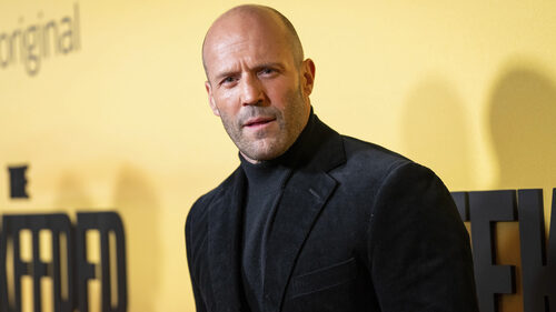 Τι κάνει ο Jason Statham και δειχνει «κτήνος» στα 57 του