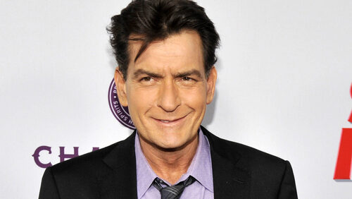 Σκληρές αλήθειες: Ο Charlie Sheen αποκαλύπτει τον αγώνα του Μatthew Perry με τον εθισμό