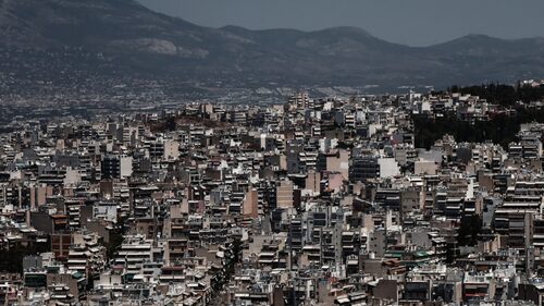 Μάντεψε: Οι Έλληνες φεύγουν τελευταίοι από το πατρικό και πληρώνουν τα περισσότερα για σπίτι