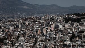 Μάντεψε: Οι Έλληνες φεύγουν τελευταίοι από το πατρικό και πληρώνουν τα περισσότερα για σπίτι