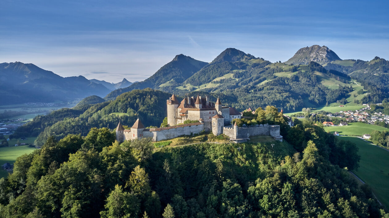Château de Gruyères: Το Μεσαιωνικό Κάστρο που Ορίζει τον Χρόνο