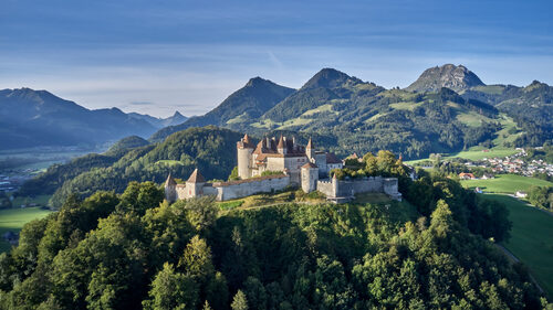 Château de Gruyères: Το Μεσαιωνικό Κάστρο που Ορίζει τον Χρόνο