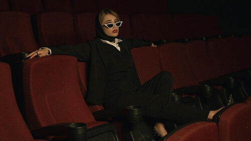 Γιατί κάποιοι άνθρωποι φορούν μόνο μαύρα; Ψυχολόγος αναλύει την προσωπικότητά τους