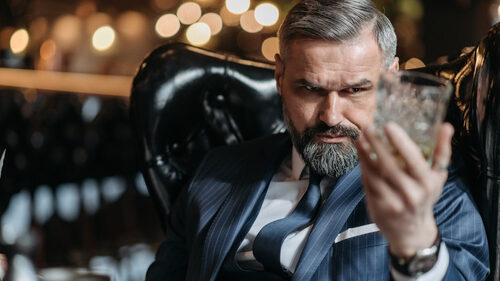Όταν πίνεις αλκοόλ γίνεσαι περισσότερο ειλικρινής;