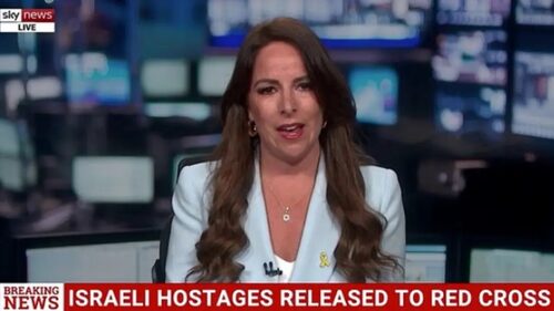 Η στιγμή που δημοσιογράφος του Sky News λυγίζει για την απελευθέρωση των ομήρων