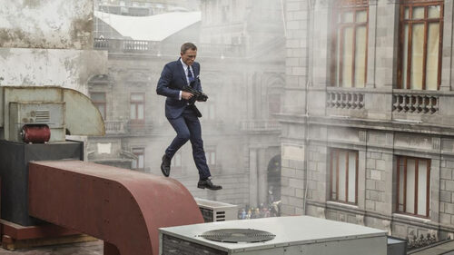 Γιατί οι περισσότεροι άντρες θέλουν να μοιάζουν με τον James Bond