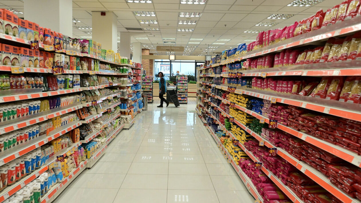Μπορεί να μας σώσει η μείωση της τάξεως 8% στα είδη του σούπερ μάρκετ;