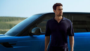 Theo James και Range Rover Sport: το νέο βρετανικό power couple Theo James και Range Rover Sport: το νέο βρετανικό power couple