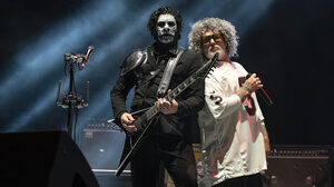 Οι Limp Bizkit θα ξυπνήσουν τον οργισμένο έφηβο που ακόμα κρύβεται μέσα μας