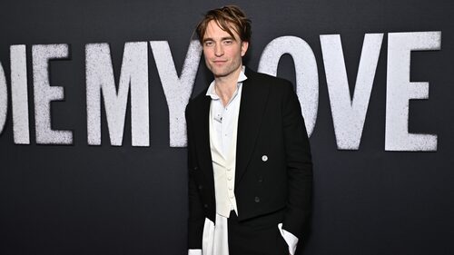 Ο Robert Pattinson εμφανίστηκε σαν το αγοράκι που μισεί τα καλά ρούχα