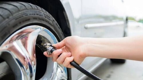 Ούτε 28, ούτε 30: Αυτή είναι η σωστή πίεση που πρέπει να έχουν τα ελαστικά