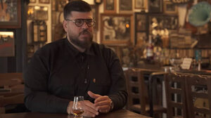 Κωνσταντίνος Γκιώνης: Ο bar manager του Jazz In Jazz έχει πάντα μια καλή ιστορία για το whisky