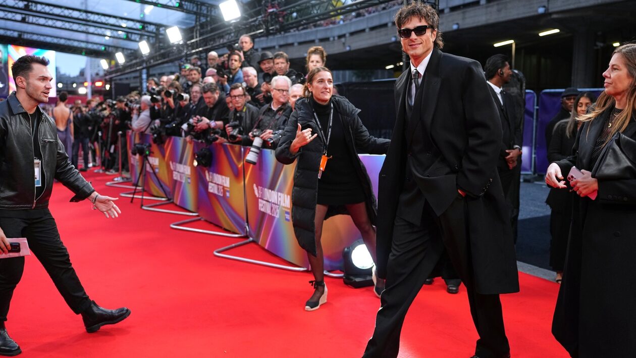 Ο Jacob Elordi ξέρει γιατί πρέπει να επενδύσεις σ’ ένα καλό παλτό