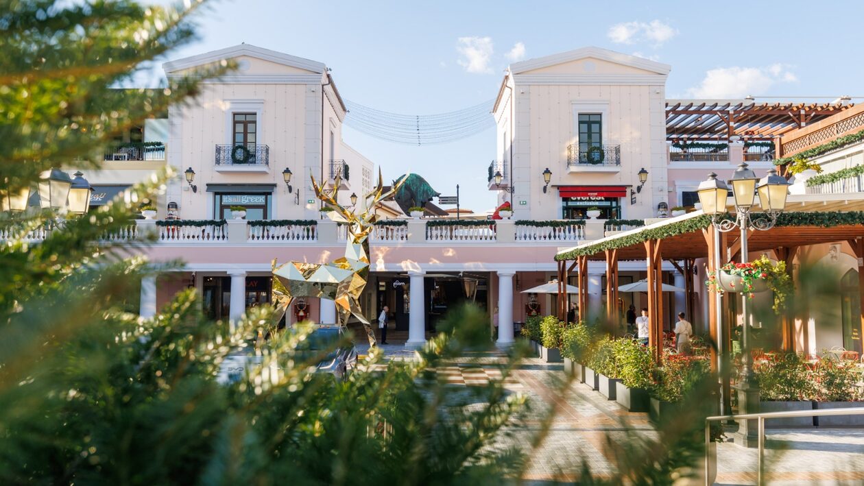 Street style looks με sporty details για να είσαι και φέτος in fashion