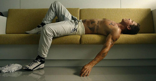 4 απλές ασκήσεις που «ρίχνουν άκυρο» στην απώλεια μυϊκής μάζας μετά τα 50