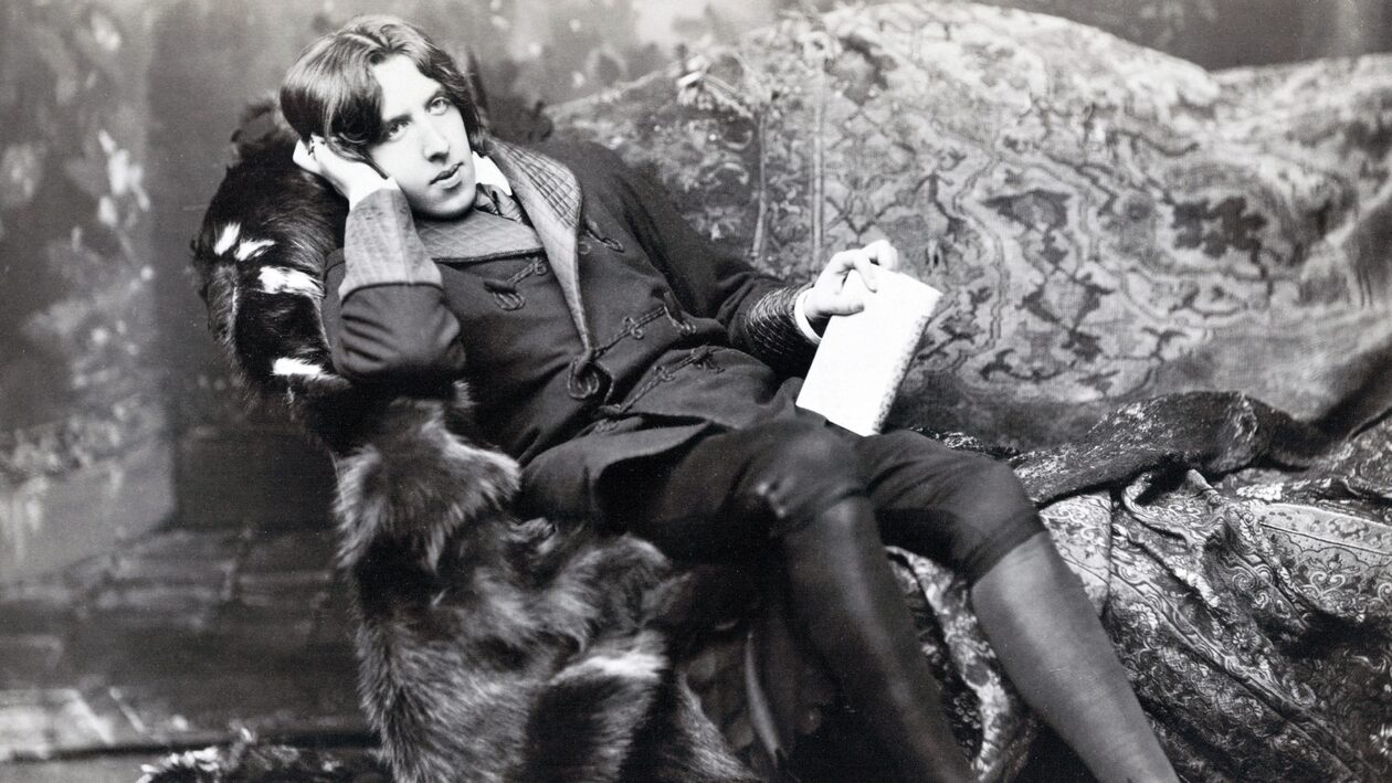 Oscar Wilde: Γιατί παραμένει διαχρονικός και τι μπορεί να μάθει ο σύγχρονος άνδρας από αυτόν;