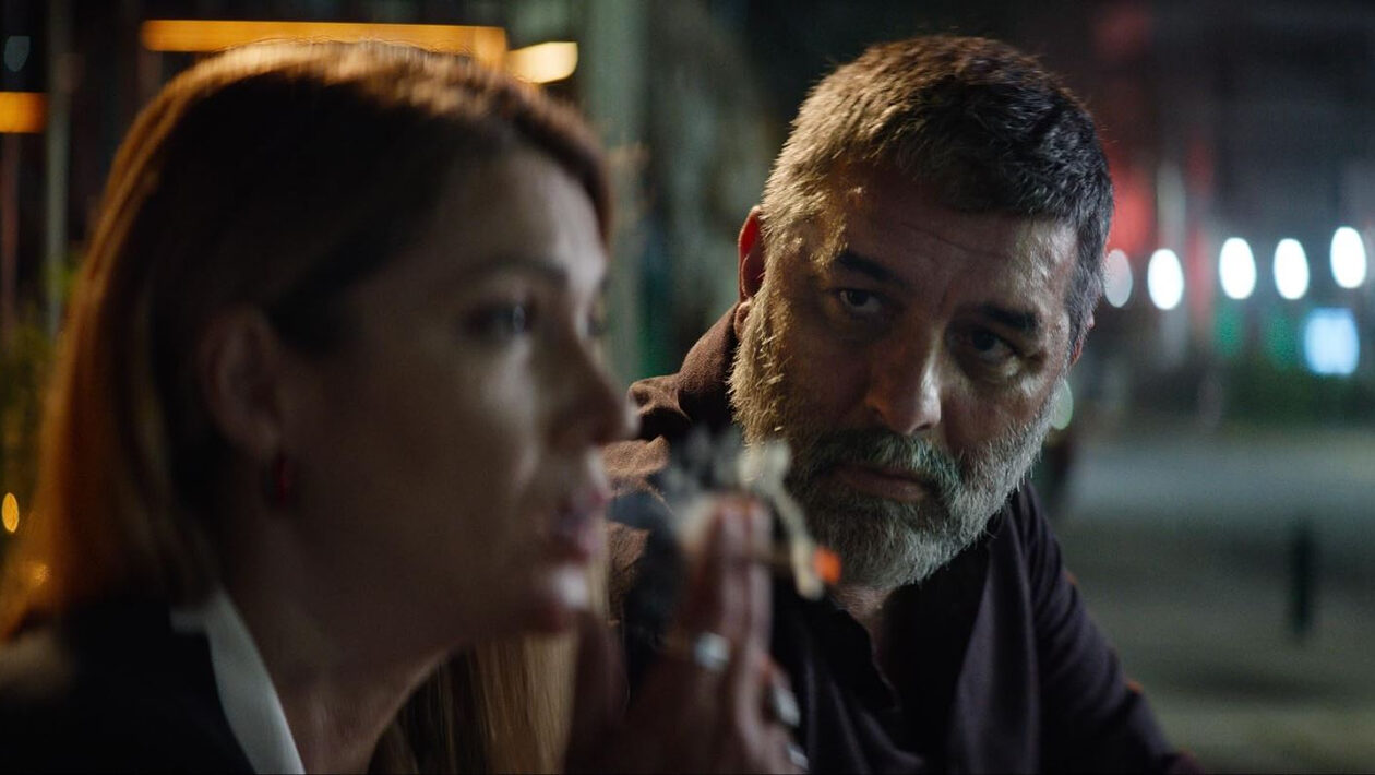 «Σπασμένη Φλέβα»: Η νεοελληνική αυταπάτη στο πρόσωπο του Βασίλη Μπισμπίκη