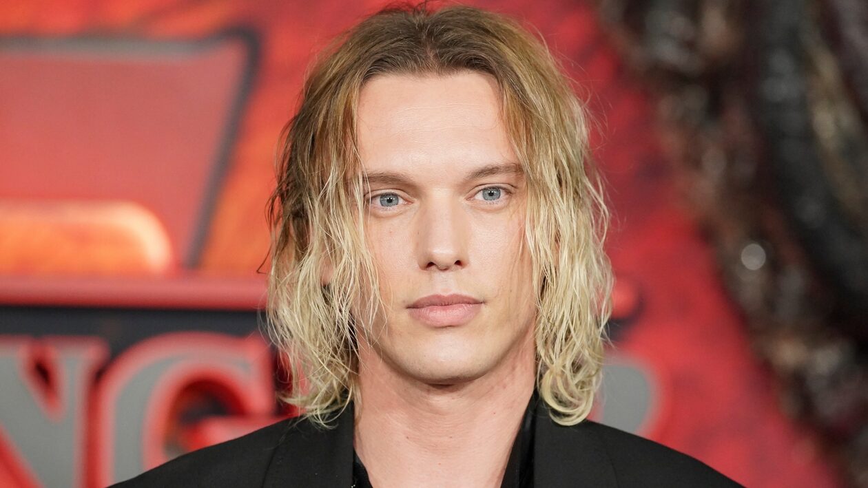 Jamie Campbell Bower: Ο σκοτεινός πρίγκιπας του σύγχρονου ανδρικού στυλ