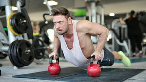 4 ασκήσεις που πρέπει να κάνουν οι άντρες άνω των 55 για να διατηρήσουν την δύναμή τους