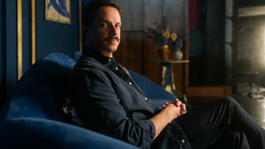 Δημήτρης Μακαλιάς: «Η κωμωδία είναι ένα δώρο που μπορούμε να κάνουμε στη ζωή μας»