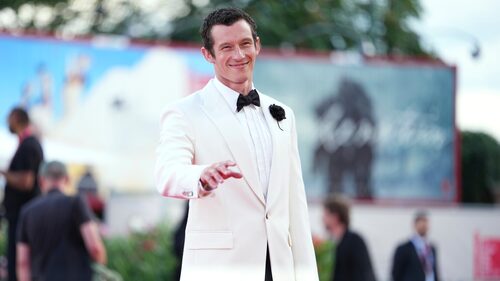 Ο Callum Turner γεννήθηκε για να γίνει James Bond