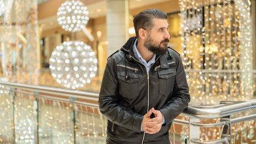 Τα essentials που έχουν θέση σε κάθε ανδρική γιορτινή γκαρνταρόμπα