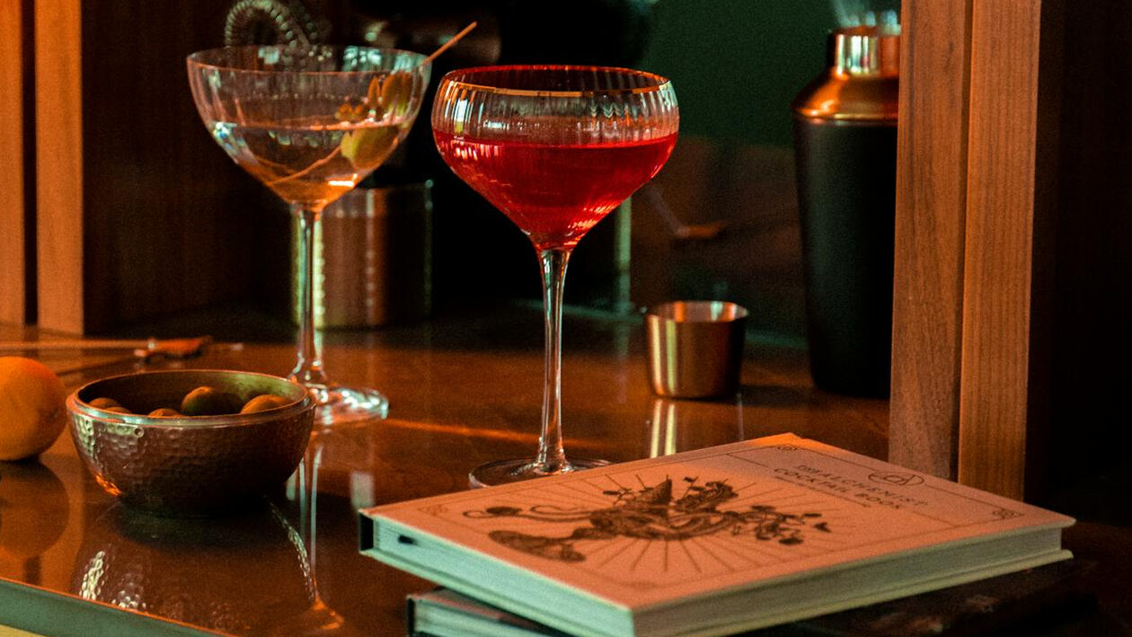 Χριστουγεννιάτικο Martini: Το cocktail των γιορτών, θα το φτιάξεις μόνος σου