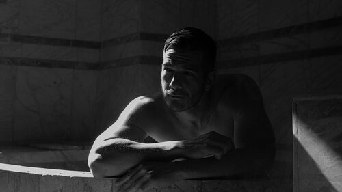 Πώς ένα «σκοτεινό ντους» κάθε βράδυ θα μπορούσε να σε βοηθήσει στον ύπνο;