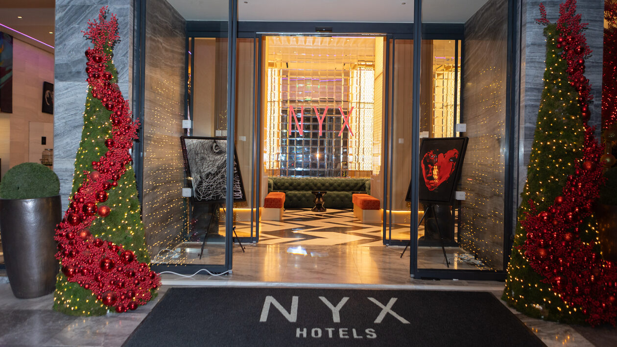 Φέτος τα Χριστούγεννα, NYX up your holidays!