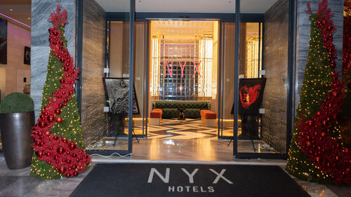 Φέτος τα Χριστούγεννα, NYX up your holidays!